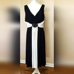 NWOT Jessica Howard Formal Black/White dress with embellishment Size 12